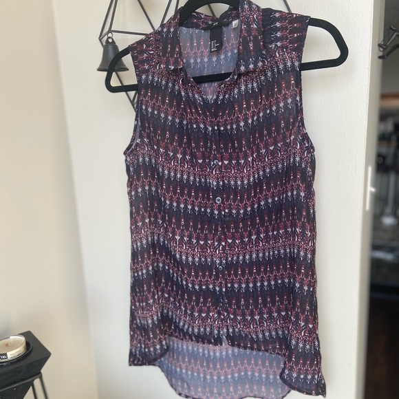 H&M | Semi-Sheer Button Down Sleeveless Blouse - Picture 2 of 3